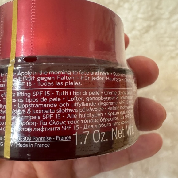 Clarins Red Anti-Age Day Cream SPF 15 - Picture 3 of 5